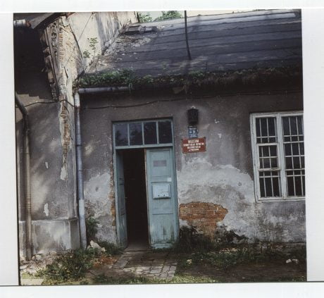 The run-down building required extensive renovation works. Central part of the outbuilding, near today’s entrance, late 1970s.