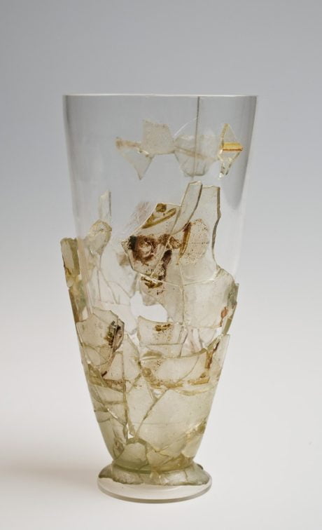 Painted glass beaker, Przeworsk Culture, mid-1st c. AD – mid-2nd c. AD, Zaborów, Leszno Commune (phot. P. Tomaszewski)
